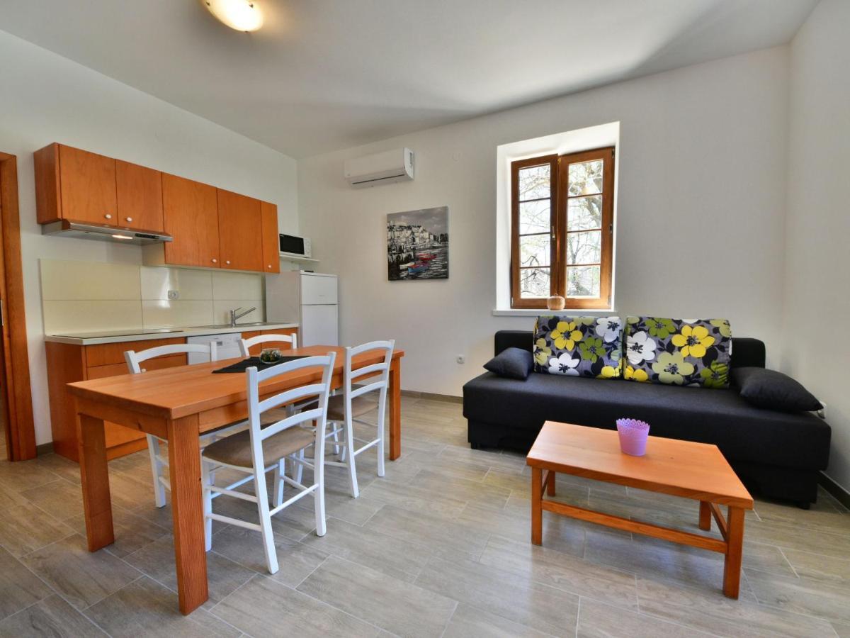 Val-2 By Interhome *